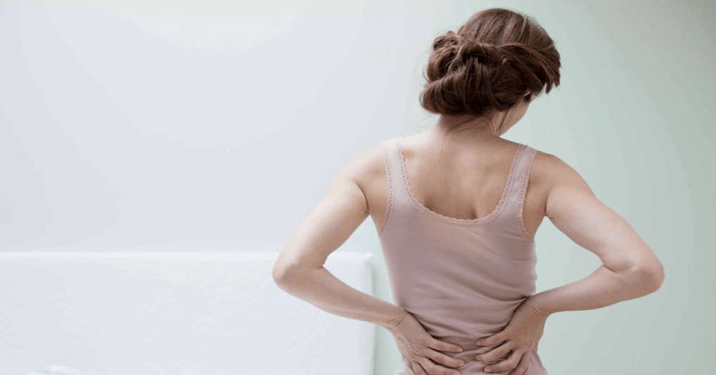 एक महिला में पीठ दर्द