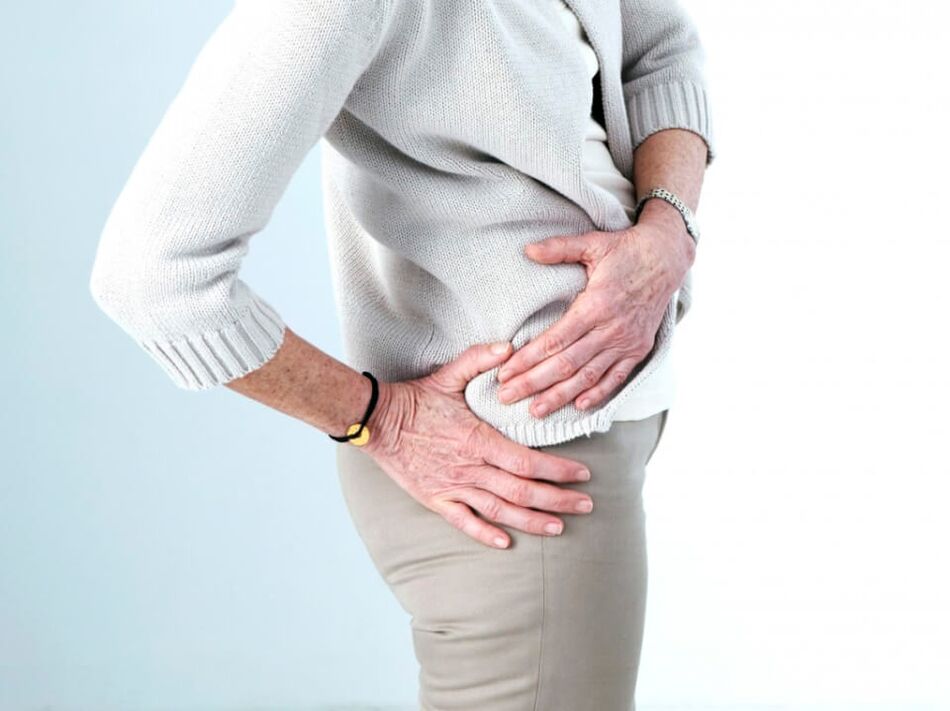 कूल्हे के जोड़ में दर्द आसपास के तत्वों की क्षति के कारण हो सकता है