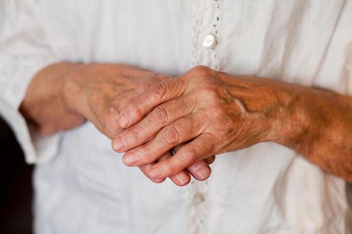 हाथों के जोड़ों का दर्द अक्सर बुजुर्ग लोगों को परेशान करता है